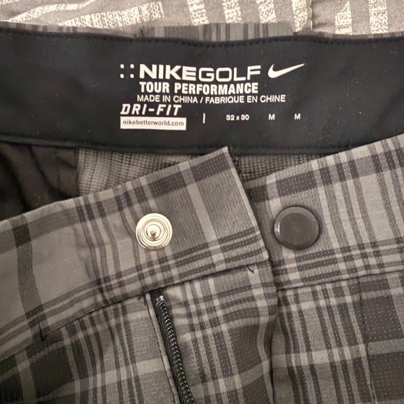 Nike Golf Pants Dri Fit Dry Tour Performance Black Gray Plaid Mens Size 32x30 - Picture 2 of 3
